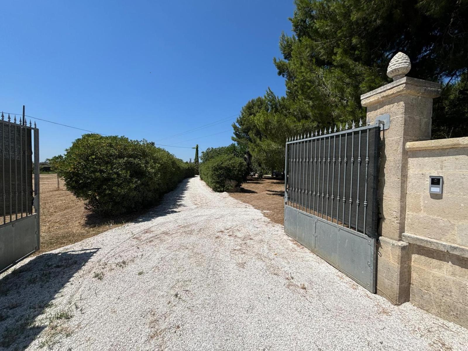 Tenuta Pizzi San Pietro Vernotico Exterior foto